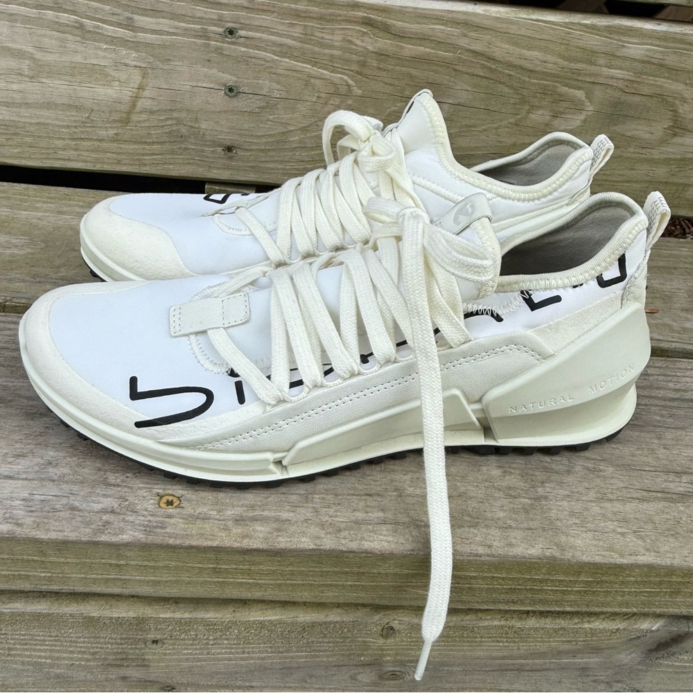 ECCO Biom 2.0 White Sneakers Low Lace Up Cream Leather Natural Motion SZ 10.5 10
